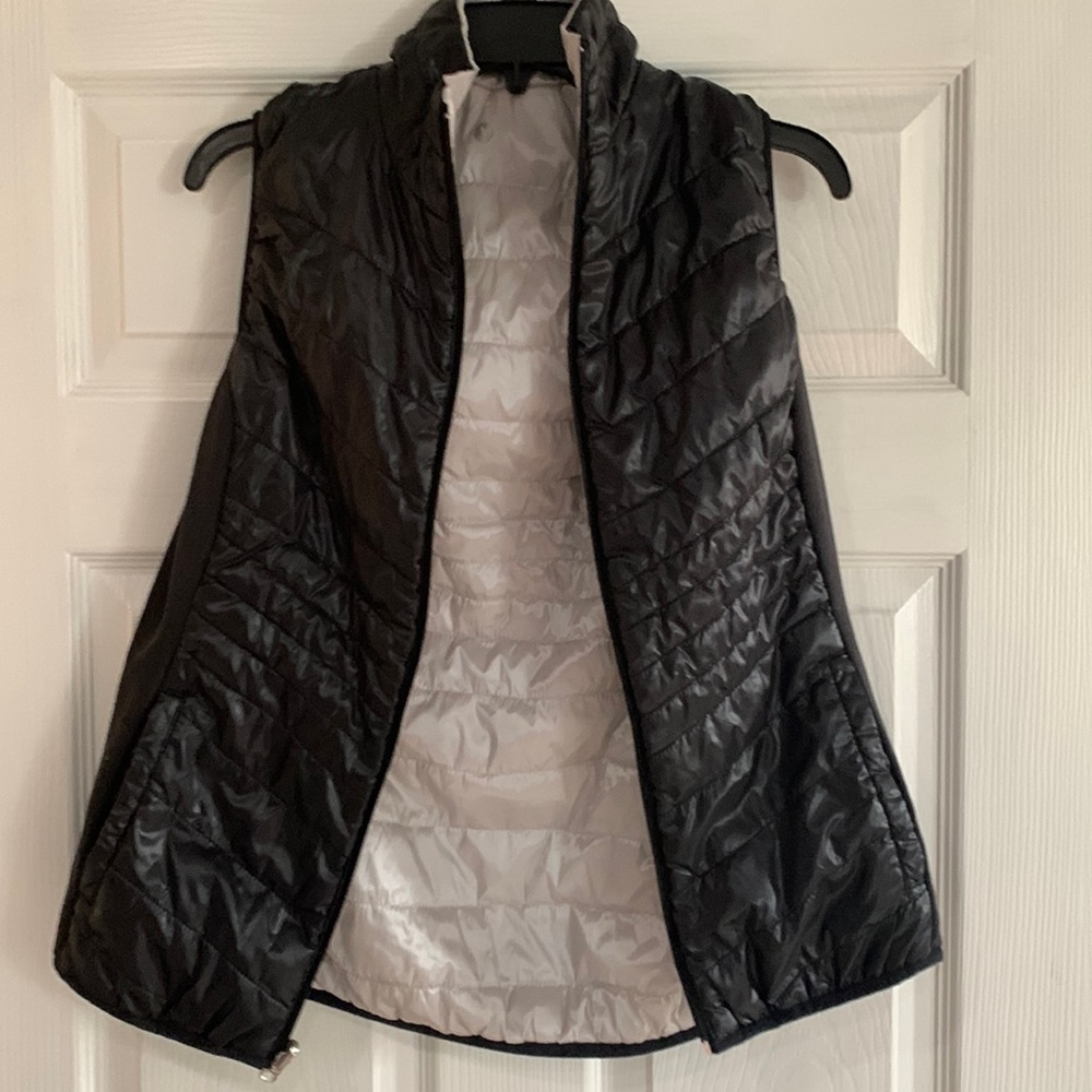 Reversible workout vest